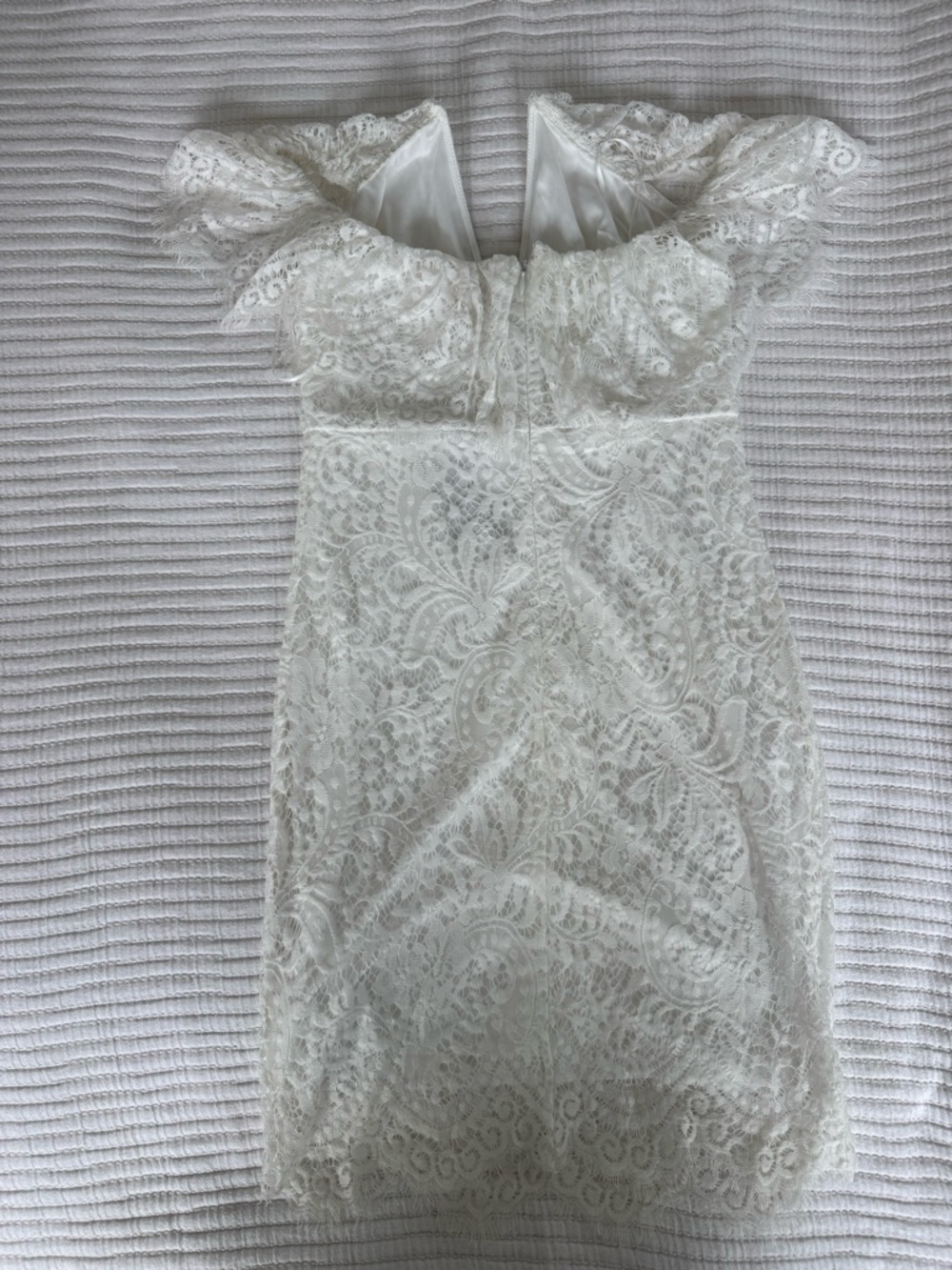 White Lace V-Neck Mini Off Shoulder Dress - NEVER WORN NWT - Picture 2 of 2